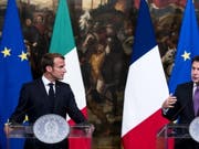 Der italienische Ministerpräsident Giuseppe Conte (rechts) und der französische Präsident Emmanuel Macron (links) haben am Mittwoch über die Flüchtlingskrise und deren Lösung gesprochen. (Bild: KEYSTONE/EPA ANSA/ANGELO CARCONI)