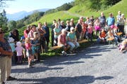 Die Teilnehmer folgten interessiert den Erklärungen von Ernst Vetsch. (Bilder: Martin Trendle)
