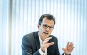 Dominik Diezi, Leiter der Untersuchung rund um die Pädagogische Hochschule, präsentiert den Schlussbericht. (Bild: Andrea Stalder)