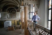 Geschäftsführer Thomas Odermatt im Kirchenraum. (Bild: Stefan Kaiser, Menzingen, 9. September 2019)