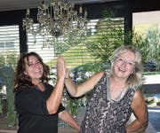 Silvia Strub (links) und Erica Oehy-Maron eröffnen an der Rorschacherstrasse 63 einen Blumenladen. (Bild: Alexa Maier)