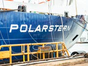 Ein Blick auf das Forschungsschiff «Polarstern», wo sich Forscher auf ihre Forschungsreise in die Arktis vorbereiten. (Bild: Keystone/DPA/MOHSSEN ASSANIMOGHADDAM)