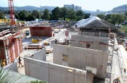 Imposante Baustelle westlich der «Sonnmatt»: Das neue Gebäude kann voraussichtlich Ende 2021 bezogen werden. (Bilder: Philipp Stutz)