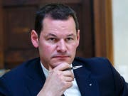 Jetzt kommt auch noch seine von der UBI gutgeheissene Beschwerde vor Bundesgericht: Der angeschlagene Genfer Staatsrat Pierre Maudet, hier an einer Medienkonferenz in Genf. (Bild: KEYSTONE/SALVATORE DI NOLFI)
