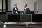 Lukis-Projektleiter Xaver Vonlanthen (links) mit Spitaldirektor Benno Fuchs in der Einsatzzentrale. (Bild: Pius Amrein, Luzern, 19.September 2019)