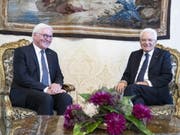 Bei dem Treffen im Quirinalspalast wurde deutlich, wie gross die gegenseitige Wertschätzung des deutschen Bundespräsidenten Steinmeier (l) und des italienischen Präsidenten Mattarella ist. (Bild: KEYSTONE/EPA QUIRINAL PRESS OFFICE/FRANCESCO AMMENDOLA /)
