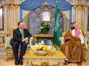 Der saudische Kronprinz Mohammed bin Salman (rechts) und US-Aussenminister Mike Pompeo (links) haben am Mittwoch ihre Strategie nach den Angriffen auf Erdölanlagen in Saudi-Arabien abgestimmt. (Bild: KEYSTONE/EPA SAUDI /BANDAR ALJALOUD / SAUDI ROYAL COURT HANDOUT)