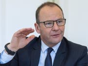 Der Kanton Genf erwartet 2020 ein Defizit von 590 Millionen Franken. Im Bild der Genfer Finanzdirektor Serge Dal Busco. (Bild: Keystone/MARTIAL TREZZINI)