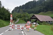 Die Lochermoosbrücke ist wegen Sanierungsarbeiten gesperrt. (Bild: Michael Hehli, 23.08.2019)