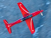Pilatus darf die Schulungsflugzeuge vom Typ PC-21 in Saudi-Arabien und den Emiraten weiter warten: Ein der Schweizer Luftwaffe gehörendes Exemplar der Turboprop-Maschine. (Bild: KEYSTONE/MARCEL BIERI)