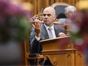 Sozialminister Alain Berset setzt bei der aktuellen IV-Revision bei den Jungendlichen und psychisch Kranken an. Der Ständerat hat die Vorlage gutgeheissen. (Bild: KEYSTONE/ANTHONY ANEX)