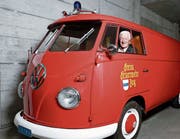 Lorenz Strickler im VW-Bus der Freiwilligen Feuerwehr Zug. (Bild: Stefan Kaiser (Neuheim, 2. September 2019))