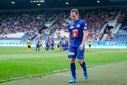 FCL-Spieler Christian Schwegler muss den Platz in der Swisspor-Arena nach der gelb-roten Karte verlassen. (Bild: Martin Meienberger/Freshfocus, Luzern, 1. September 2019)