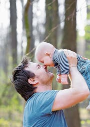 Heute erhalten frischgebackene Väter drei bezahlte Freitage. (Bild: Fotolia)
