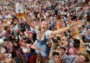 «Es is a Mordsgaudi» – wie hier beim Münchner Oktoberfest wird auch am Samstag in Altdorf die Stimmung überborden. (Bild: Alexandra Beier / Getty, 22.September 2018)