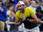 Die Freude über einen seltenen italienischen Triumph in Flushing Meadows: Matteo Berrettini steht in den Viertelfinals des US Open (Bild: KEYSTONE/FR171690 AP/SARAH STIER)