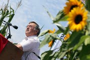 Alt SVP-Nationalrat Josef Kunz während einer Rede an der SVP-Bauern- Landsgemeinde in Grosswangen. (Bild: Philipp Schmidli, 4. August 2012)