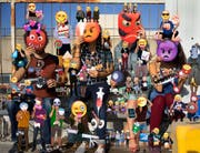 Emojis auf Olaf Breuning's Wimmelbild-Tapete. (Bild: Aargauer Kunsthaus)