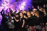 Im Kellertheater findet eine breite Palette von Kulturveranstaltungen Platz: Hier ein Auftritt des Kinder- und Jugendchors der Musikschule Uri. (Bild: Urs Hanhart)