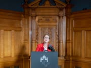 Die Präsidentin der nationalrätlichen Verkehrskommission, Edith Graf-Litscher, übt Kritik an der SBB-Spitze. Diese müsse ihre Aufgaben besser wahrnehmen, fordert sie. (Bild: KEYSTONE/PETER KLAUNZER)