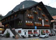 Das Traditionshaus Alte Post an der Gotthardstrasse in Wassen beherbergt viele Stammgäste und Durchreisende. (Bild: Lucien Rahm, 17. September 2019)