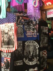 Bei Touristen beliebt: Trump-Shirts in allen Variationen. Bild: dwe