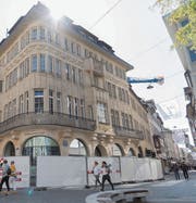 Bald gehen die Menschen im Haus Zur Laterne wieder ein und aus: Dosenbach zieht Ende November ein. (Bild: Lisa Jenny)