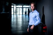 Oscar Lindberg ist der neue EV Zug Stürmer. Der bald 28-Jährige stammt aus Schweden. (Bild: Boris Bürgisser, 3. September 2019)