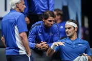 Traum-Doppel Nadal/Federer geplatzt: Der Spanier ist verletzt (Bild: Keystone).