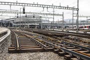 Einfahrt zum Bahnhof Luzern: Die Gleise in der rechten Bildhälfte werden dank des Durchgangsbahnhofs künftig nicht mehr benötigt. (Bild: Alexandra Wey/Keystone, Luzern 18. November 2018)