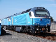 Zwei Lokomotiven von Vossloh respektive Stadler nach ihrer Ankunft in Südafrika. (Bild: Col André Kritzinger, Wikipedia / Kapstadt, 2. April 2015)