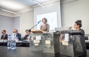 Medientermin im Thurgauer Staatsarchiv: Regierungsrat Walter Schönholzer, Staatsarchivar André Salathé, Regierungspräsident Jakob Stark, Marietta Meier (Leiterin Forschungsteam, Uni Zürich) und Magaly Tornay (Forschungsteam Uni Zürich). (Bild: Andrea Stalder)