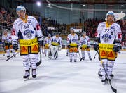 Ratlose Blicke bei Dario Simion (Nr. 59) und Santeri Alatalo (Nr. 22). (Bild: Patrick B. Krämer/Keystone, Rapperswil, 24. September 2019)
