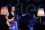 Amerikanische Musikerinnen und Musiker, wie hier die Sängerin und Gitarristin Becca Stevens, werden in Muri bevorzugt.
