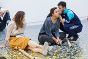«Ich glaube, ich habe mich in dich verliebt», flüstert Steven Schoch der Besucherin ins Ohr.