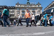 Der Schwanenplatz ist einer der Touristen-Hotspots. (Bild: Eveline Beerkircher, Luzern 20. Juni 2018)