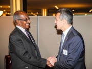 Zum zweiten Mal traf Bundesrat Cassis in New York den eritreischen Aussenminister Osman Saleh Mohammed. Nach Ansicht des Schweizer Aussenministers ist es aber noch zu früh, um ein Rückübernahmeabkommen mit Eritrea auf den Tisch zu bringen. (Bild: Twitter/@ignaziocassis)
