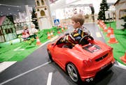 Spielerische Erfahrungen mit Verkehr sammeln: Der Verkehrsgarten in der Shopping-Arena ist ab Samstag bis Ende Oktober geöffnet. (Bild: PD)