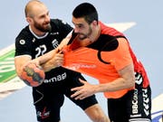 Bester Torschütze für die Kadetten Schaffhausen: Zarko Sesum (re.) (Bild: KEYSTONE/WALTER BIERI)