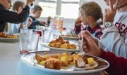 Der Mittagstisch der Schule Wolfhalden wird voraussichtlich ab 2021 oberhalb des Volgs untergebracht werden. Bild: PD