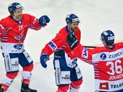 Einziger Doppel-Torschütze für Kloten: Romano Lemm (mitte). (Bild: KEYSTONE/WALTER BIERI)