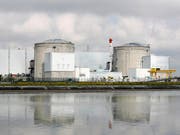 Paris will bis kommenden Juni den Betrieb des AKW Fessenheim im Dreiländereck zwischen Frankreich, Deutschland und der Schweiz einstellen. (Bild: KEYSTONE/EPA/RONALD WITTEK)