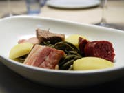 Die Zungenwurst gehört zu jeder guten Berner Platte. (Bild: Keystone/Yoshiko Kusano)