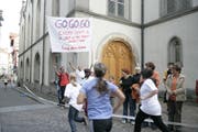 Fans feuern am Altstadtlauf 2007 Läuferinnen und Läufer an. Der neue St.Galler Stadtlauf will an die Tradition dieses vor zwölf Jahren letztmals ausgetragenen Anlasses anknüpfen. (Bild: Sam Thomas - 22. September 2007)