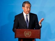 Der chinesische Aussenminister Wang Yi hat am Donnerstag in New York die Reaktionen der USA im Handelsstreit als positive Signale gewürdigt. (Bild: KEYSTONE/FR103966 AP/JASON DECROW)