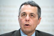 Lässt die Sponsoringpraxis seines Departements überprüfen: Aussenminister Ignazio Cassis. (Bild: Peter Schneider/Keystone)