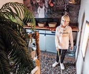 Die Fünftklässlerin Ruby Spruijt erfährt am eigenen Leib, was es heisst, blind zu sein.Bild: Kurt Lichtensteiger
