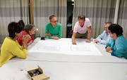 Gruppenarbeit am Coworking-Abend in Stettfurt. (Bild: Claudia Koch)