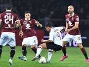 Milans Ismaël Bennacer verrennt sich in der Torino-Abwehr (Bild: KEYSTONE/EPA ANSA/ALESSANDRO DI MARCO)