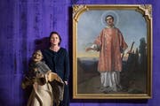 «Bilder kommunizieren auch untereinander», sagt die Herisauer Künstlerin Vera Marke. Bilder: Michel Canonica